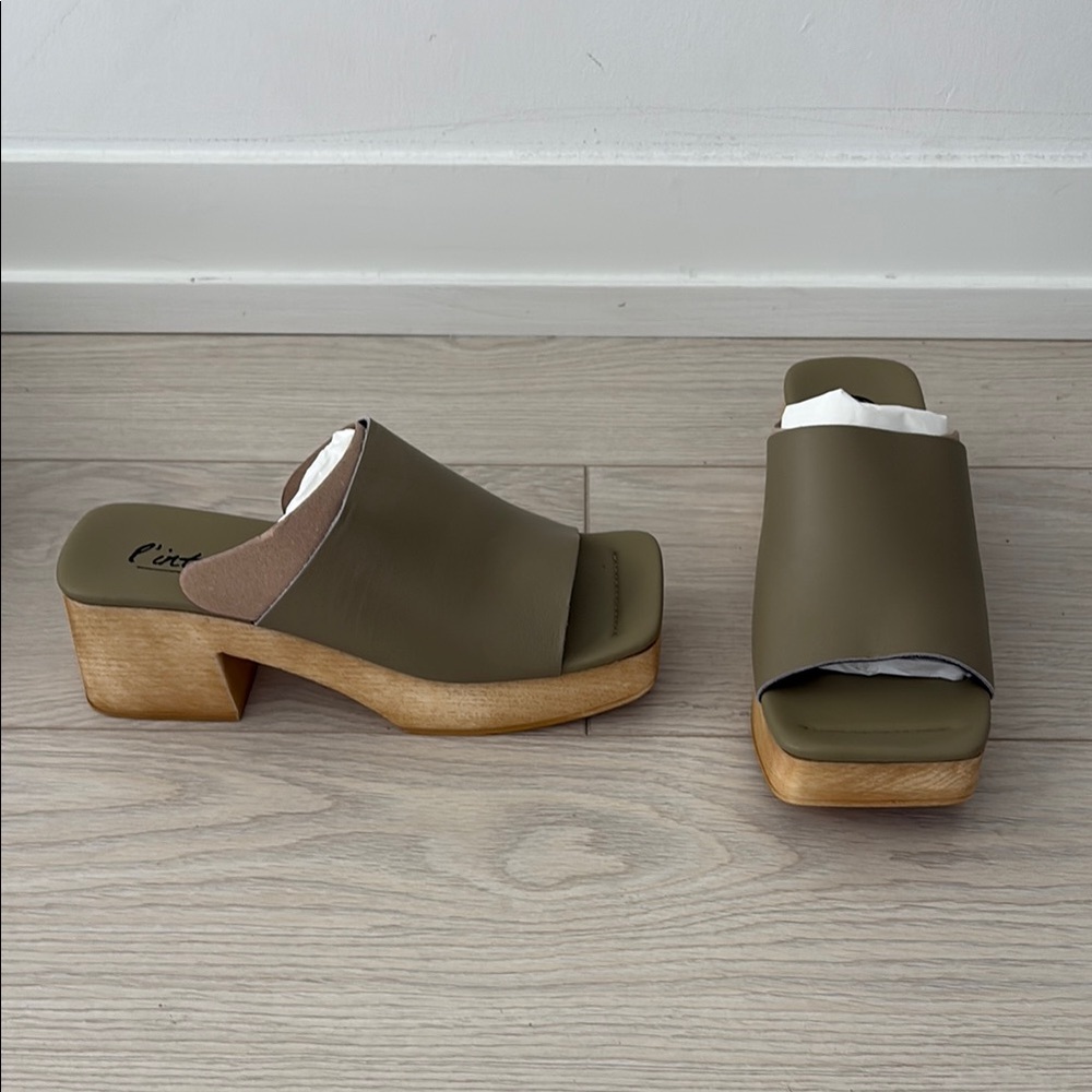 L'INTERVALLE Green and Tan Mules with Wooden Sole